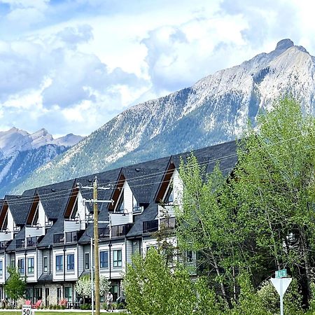 Brand New 2Br Condo With Outdoor Swimming Pool And Hot Tub Canmore Esterno foto
