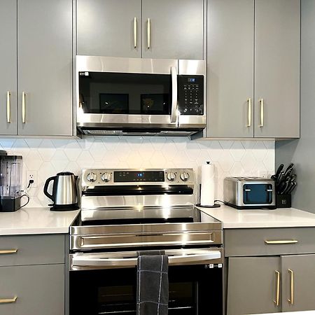 Brand New 2Br Condo With Outdoor Swimming Pool And Hot Tub Canmore Esterno foto