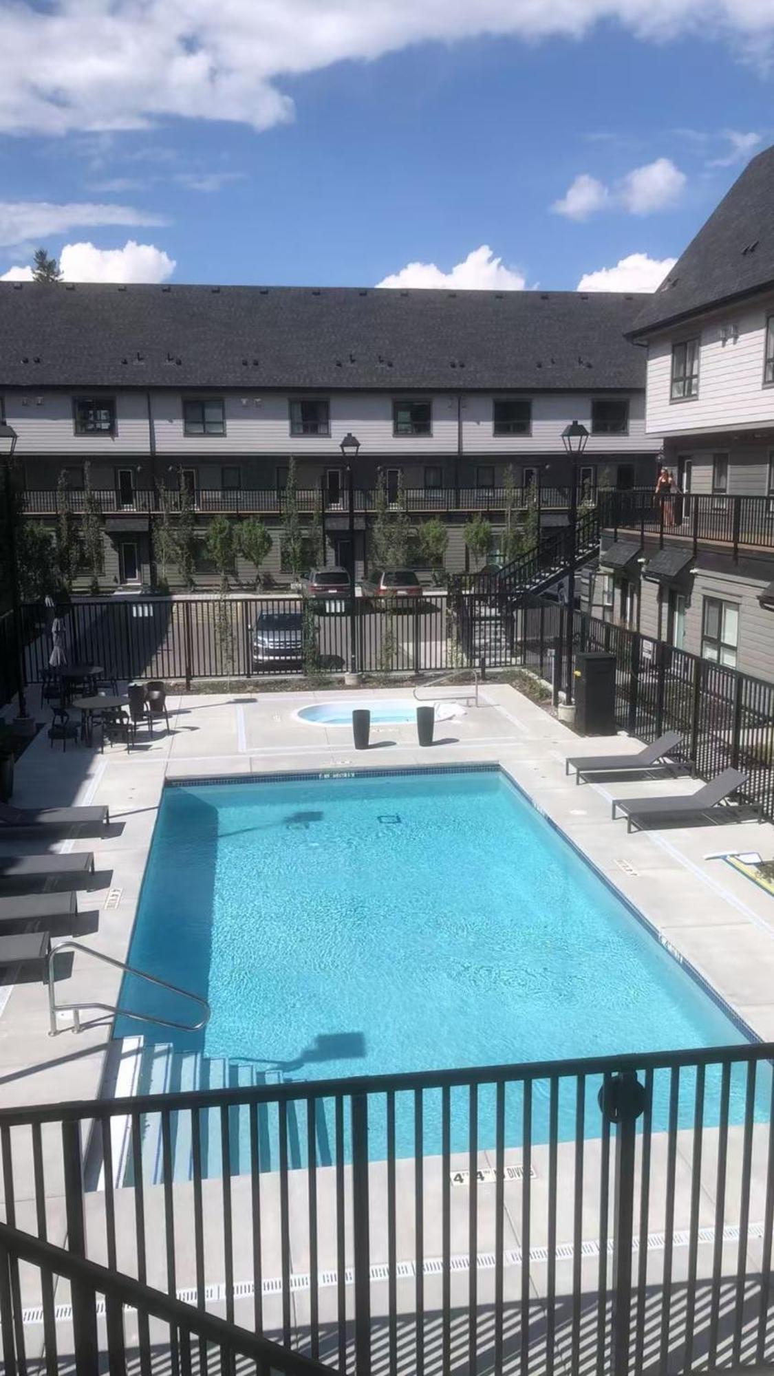 Brand New 2Br Condo With Outdoor Swimming Pool And Hot Tub Canmore Esterno foto