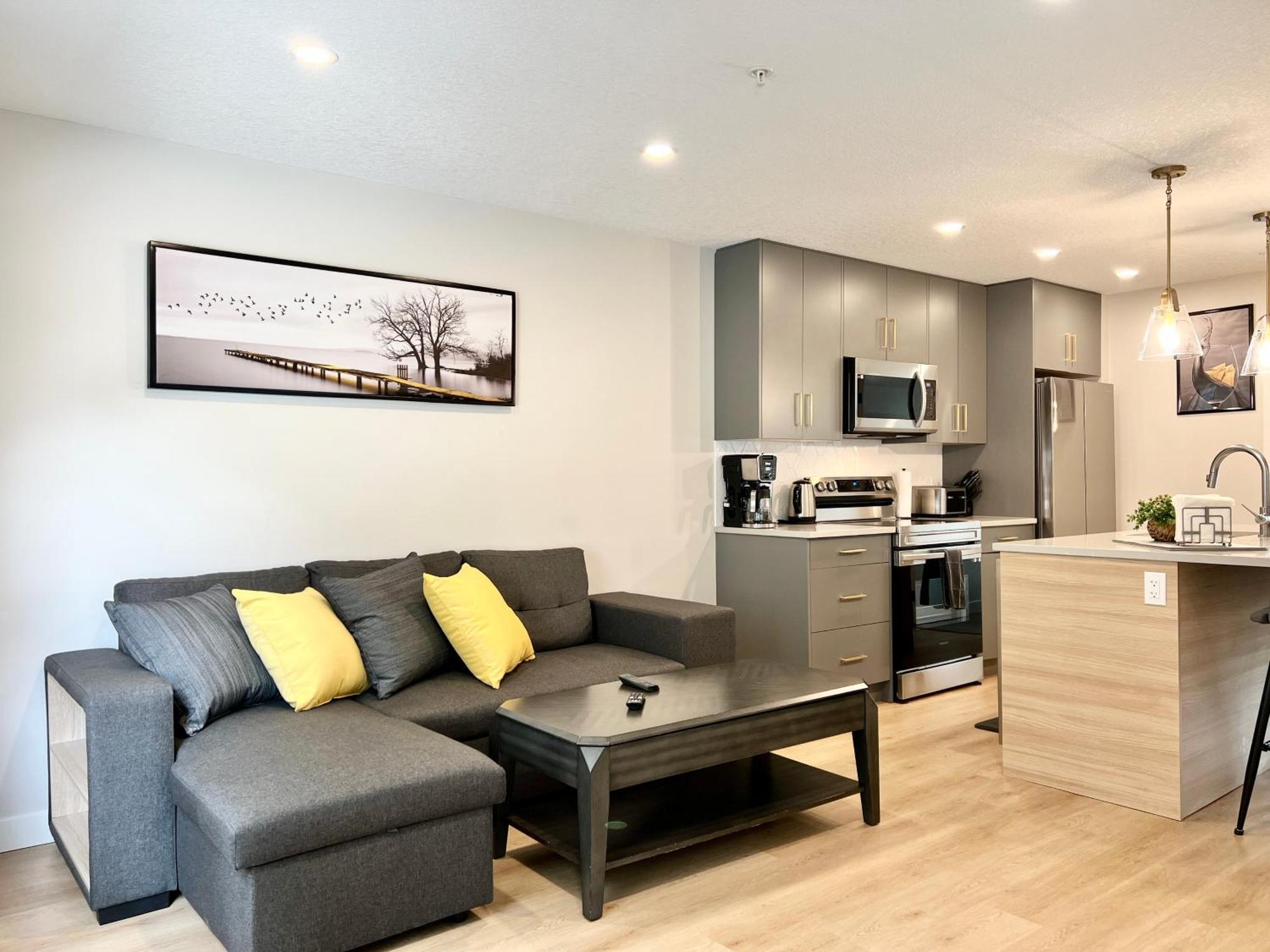 Brand New 2Br Condo With Outdoor Swimming Pool And Hot Tub Canmore Esterno foto