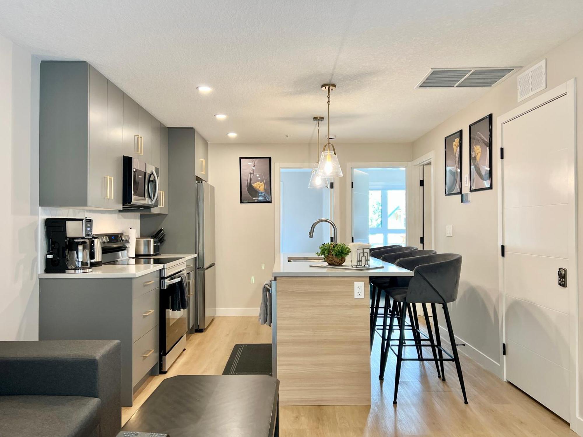Brand New 2Br Condo With Outdoor Swimming Pool And Hot Tub Canmore Esterno foto